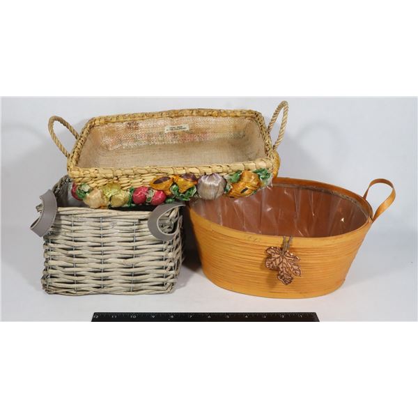 SET OF THREE WICKER BASKETS