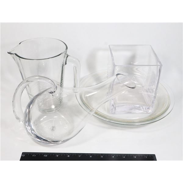SET OF GLASS GLASSWARE