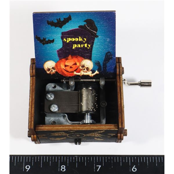 NEW HALLOWEEN THEME CRANK MUSIC BOX PLAYS