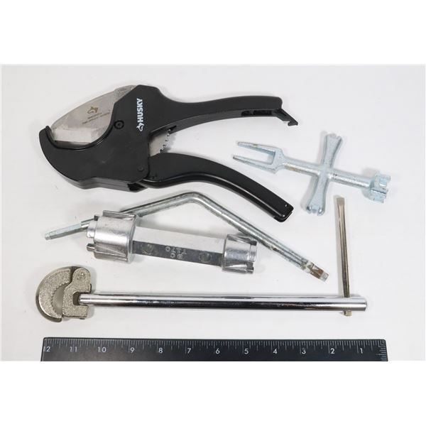 LOT OF ASSORTED PLUMING TOOLS, ALL IN WORKING ORDE