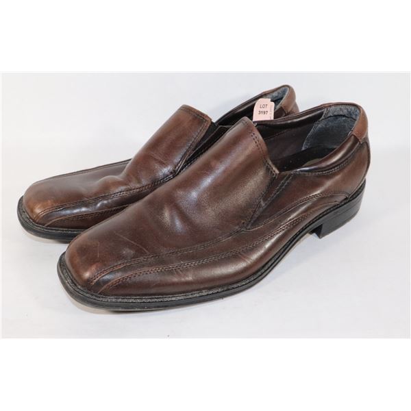 NEARLY PERFECT COND SIZE 9.5 DOCKERS BROWN LOAFERS