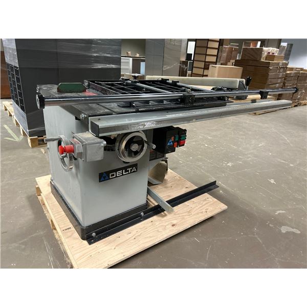 Delta  Model 36-RT31B Table Saw with fence and accessories