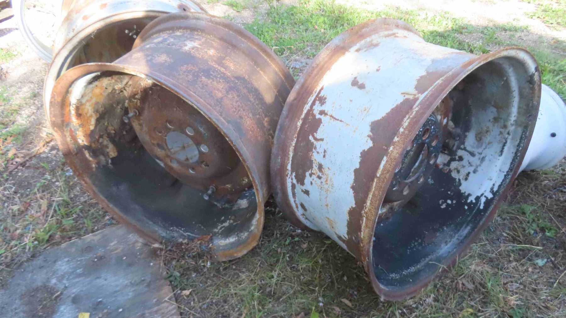 2 Tractor Rims 15'' x 30'' , 5 1/2'' Pilot , 8''BC 8 Bolt