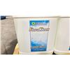Image 2 : 2 10L JUGS OF COMMERCIAL GENERAL HYDROPONICS FLORAKLEEN HORTICULTURAL FORMULA