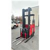 Image 2 : RAYMOND 750-DR32TT - 3 STAGE MAST, 3200 LB MAX CAPACITY ELECTRIC SIDE STAND DOCK TRUCK, WITH A MAST