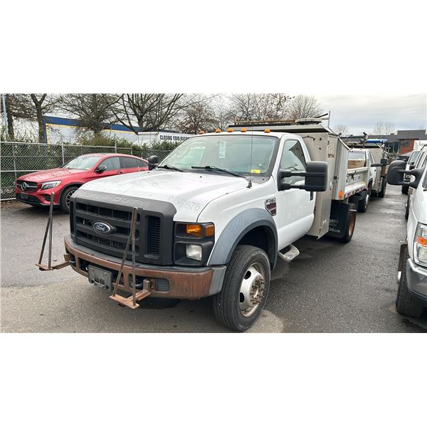 2008 FORD F450 XL SUPERDUTY, 2DR DUMP TRUCK, WHITE, VIN 1FDXF46RX8ED67878