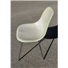 Image 2 : White fiberglass Herman miller style side chair
