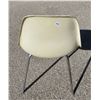 Image 3 : White fiberglass Herman miller style side chair