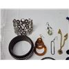 Image 4 : Collection of costume jewelry - assorted