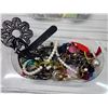 Image 6 : Collection of costume jewelry - assorted