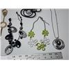 Image 3 : Collection of costume jewelry - assorted