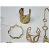 Image 5 : Collection of costume jewelry - assorted