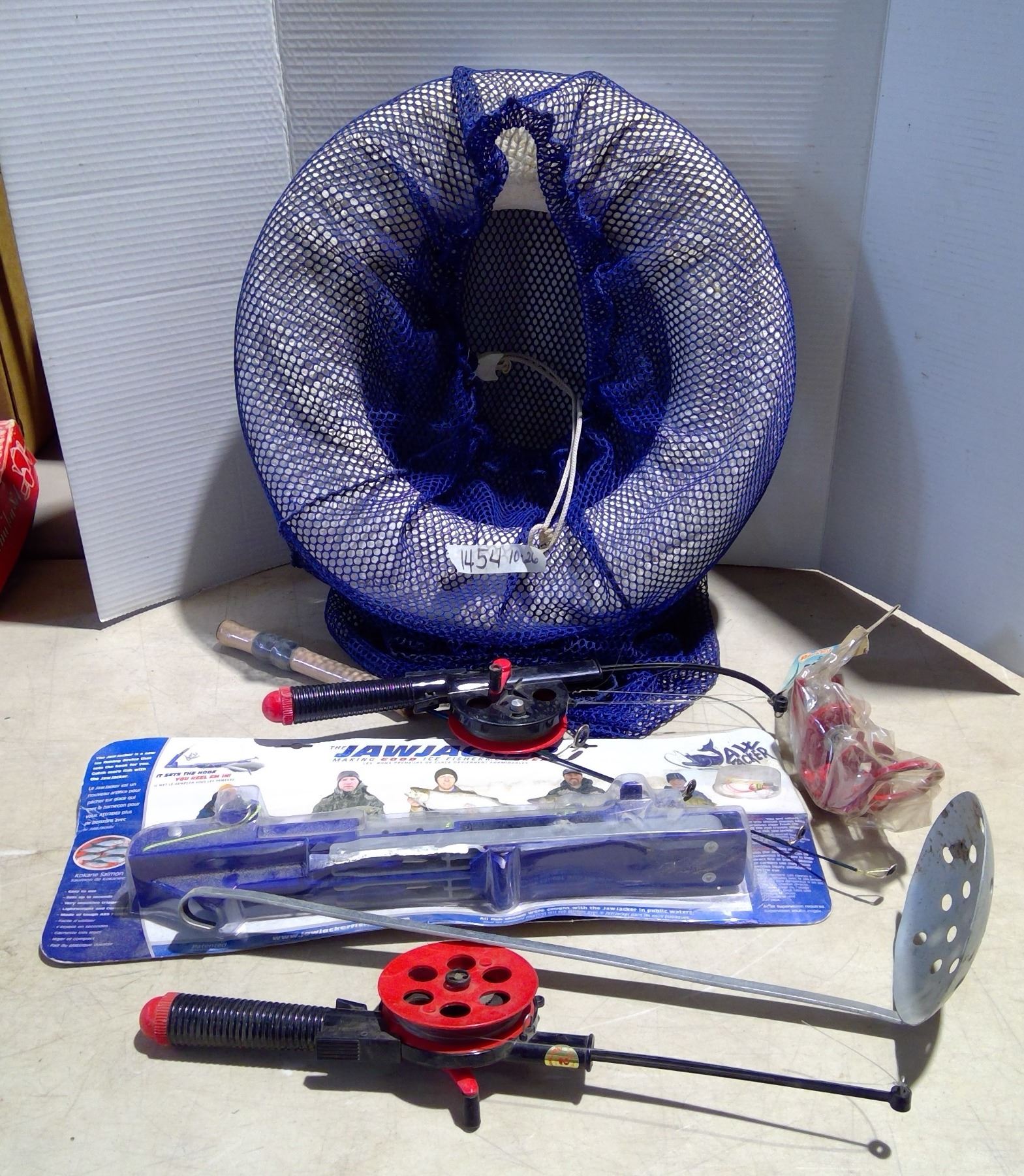 Galls Protector Rods Assortment of different ice fishing items gall, rod ect. - Schmalz Auctions