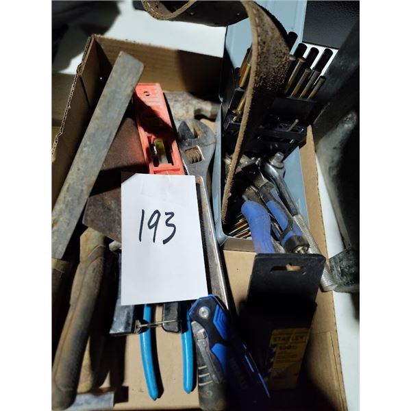 ASSORTMENT OF HAND TOOLS