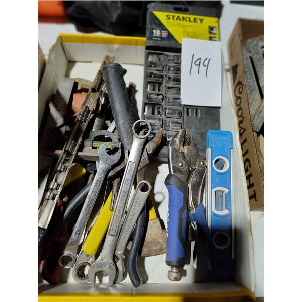 ASSORTMENT OF HAND TOOLS