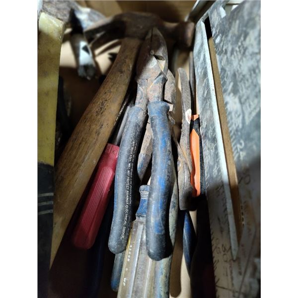 ASSORTMENT OF HAND TOOLS
