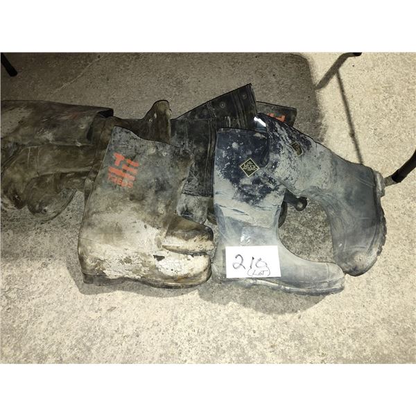 BUNDLE OF WORK BOOTS