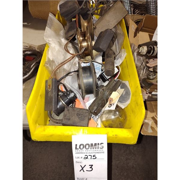 LOT OF ASSORTED PARTS INCLUDING BRASS TROLLY WHEELS