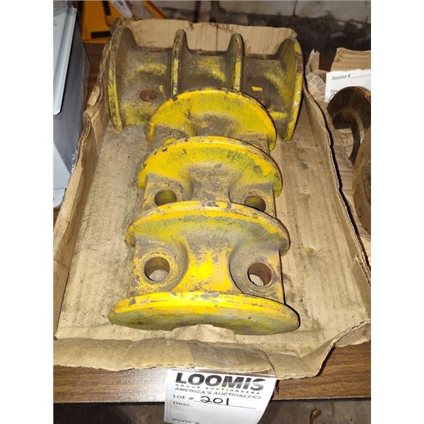 NEW SET OF CAST COUPLINGS