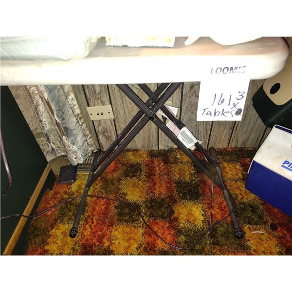 FOLDING TABLE