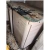 Image 1 : RUBBERMAID SHORT UPRIGHT OUTDOOR STORAGE UNIT