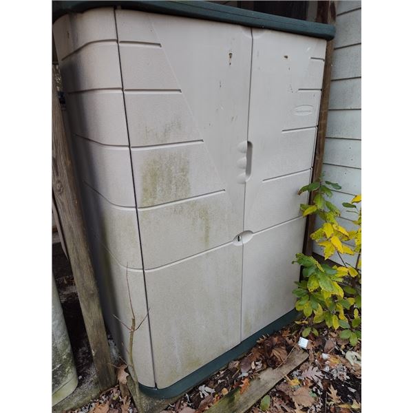 RUBBERMAID TALL UPRIGHT OUTDOOR STORAGE UNIT