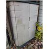 Image 1 : RUBBERMAID TALL UPRIGHT OUTDOOR STORAGE UNIT