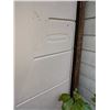 Image 3 : RUBBERMAID TALL UPRIGHT OUTDOOR STORAGE UNIT
