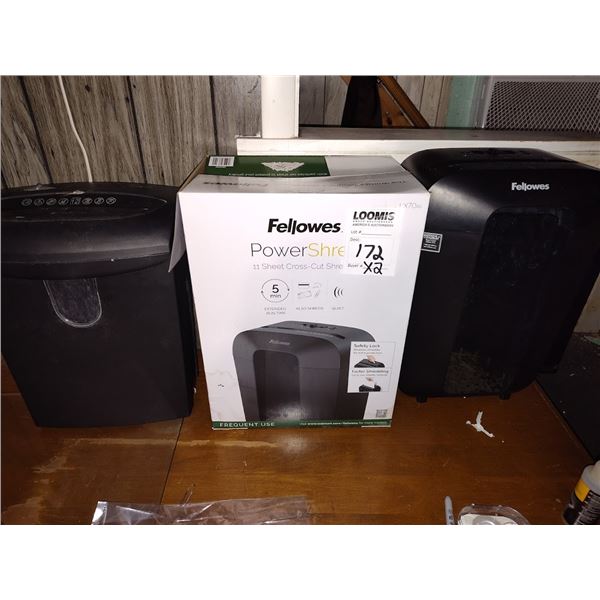 SET OF 2 PAPER SHREDDERS