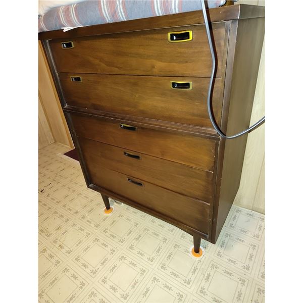 MID CENTURY WOOD 5 DRAWER DRESSER