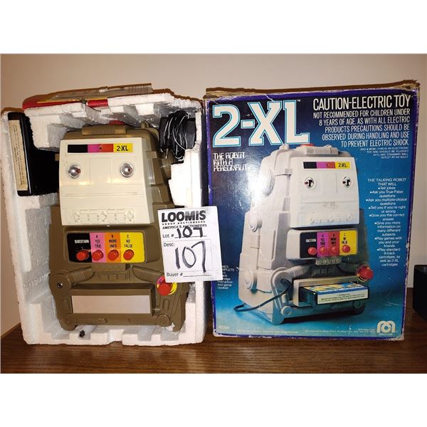 VINTAGE 1970'S 2-XL ROBOT ELECTRONICS