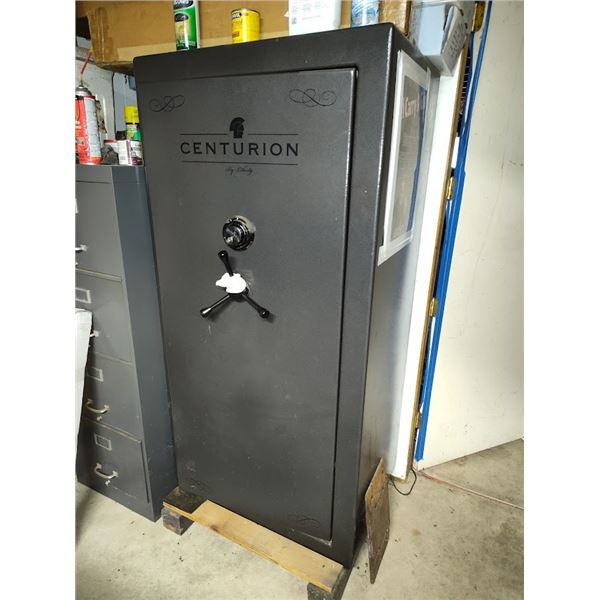 CENTURION  FLOOR GUN SAFE / VERY GOOD CONDITION