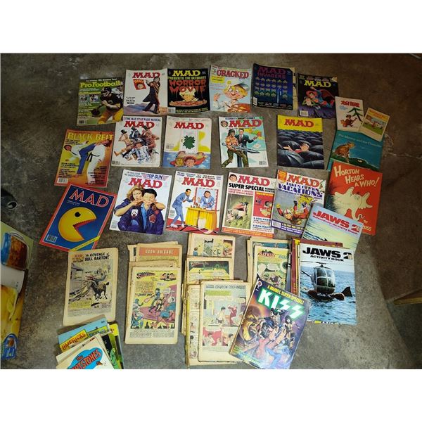 LARGE LOT OF VINTAGE MAD MAGAZINES AND BOOKS