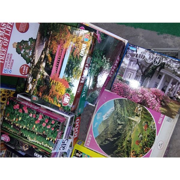 HUGE ASSORTMENT OF VINTAGE PUZZLES