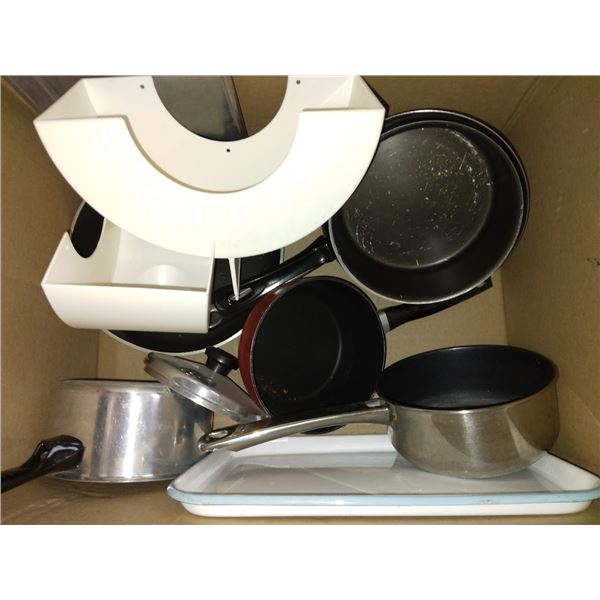 ASSORTED SMALL APPLIANCES AND KITCHENWARE