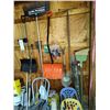 Image 3 : HAND TOOLS & GARDENING ITEMS
