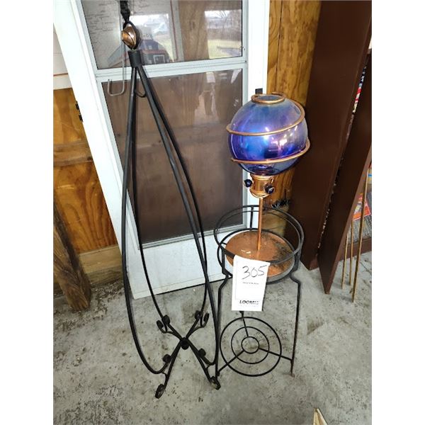 Set of 3 wire garden items with glazing ball