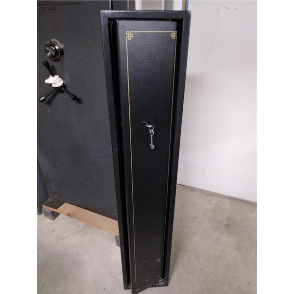 3 GUN FLOOR SAFE