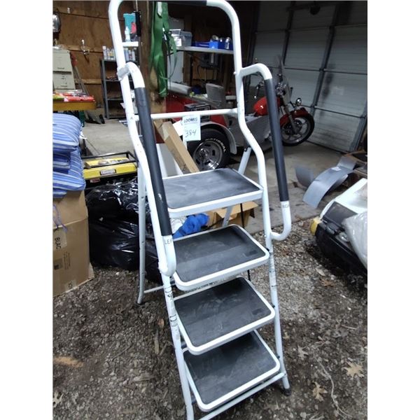 STEP LADDER W/ SIDE HANDLES