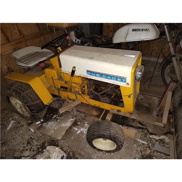 VINTAGE CUB CADET TRACTOR W/ BLADE