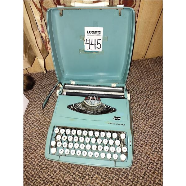 VINTAGE SMITH CORONA TYPEWRITER W/ CASE
