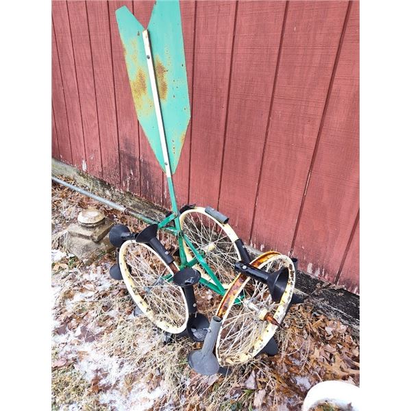METAL LAWN ART ON POLE