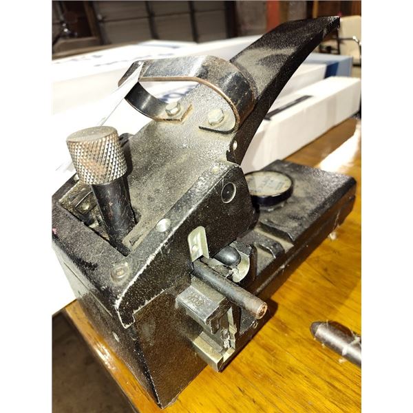 KEY MASTER QUICK SET KEY MACHINE
