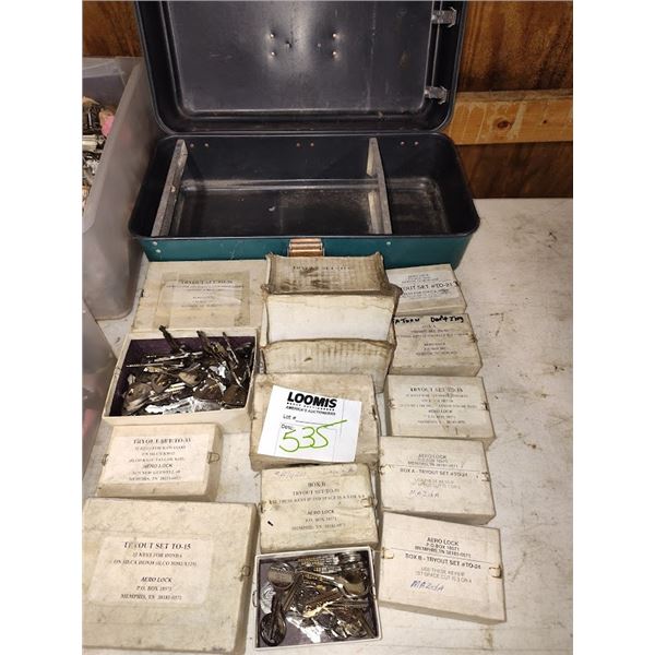 LARGE BUNDLE LOT OF AUTO BLANK KEY W/ CASE