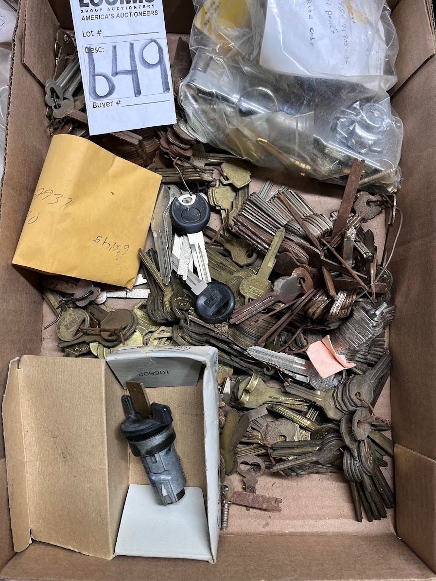 LARGE LOT OF BANK KEY STOCK