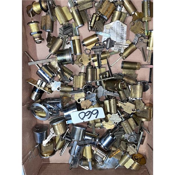 LARGE BUNDLE OF CYLINDER LOCKS