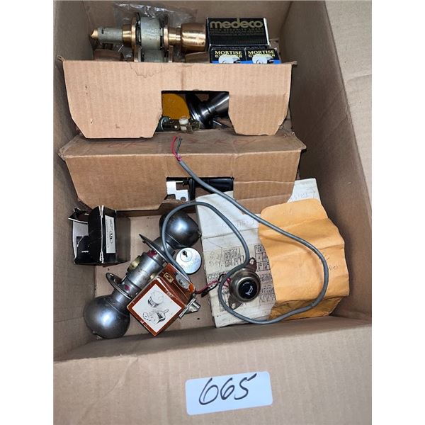 BUNDLE OF DOOR LOCKS