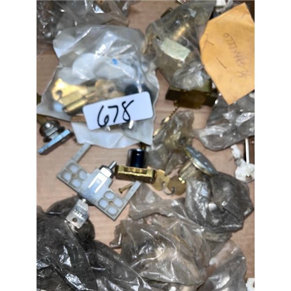 LOT OF NEW KEY LOCKS