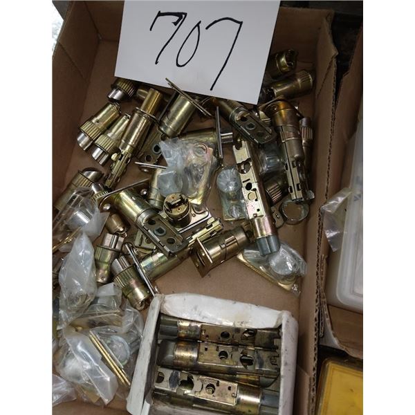 BUNDLE LOT OF MOSTLY NEW CYLINDER HARDWARE