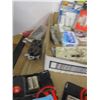 Image 4 : FLAT C/W ASSORTED HARDWARE & TOOLS